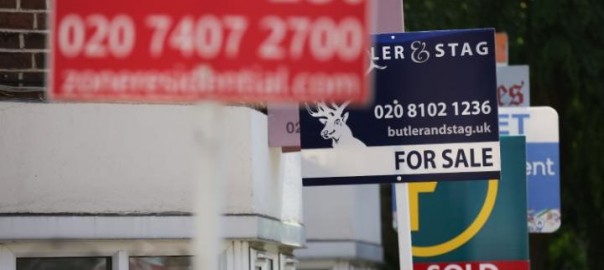 106108434_estate_agents_placards_are_seen_in_front_of_houses_in_london_on_august_17_2016_afp-large_transgsao8o78rhmzrdxtlqbjdebghfezvi1pljic_pw9c90